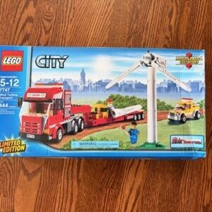 LEGO City Wind Turbine Transport # 7747 | New Factory Sealed Retired Box Damage